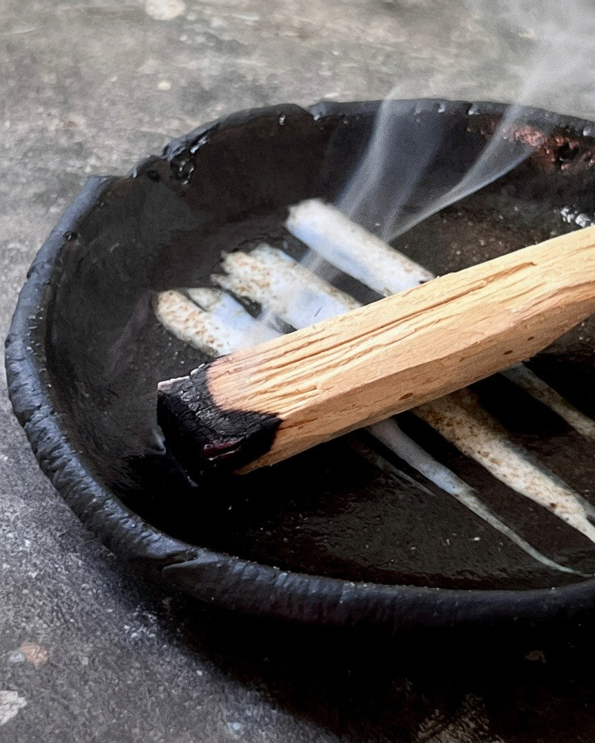 Palo Santo Holder (Round) | Dark Iron Glaze